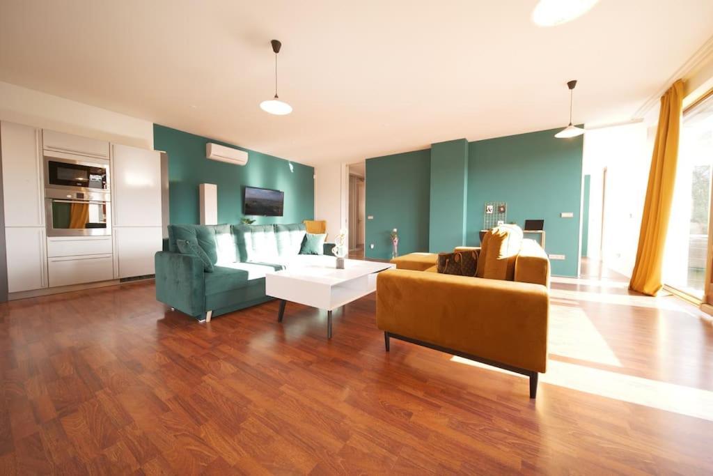 Design Architect With 2 Apartament Praga