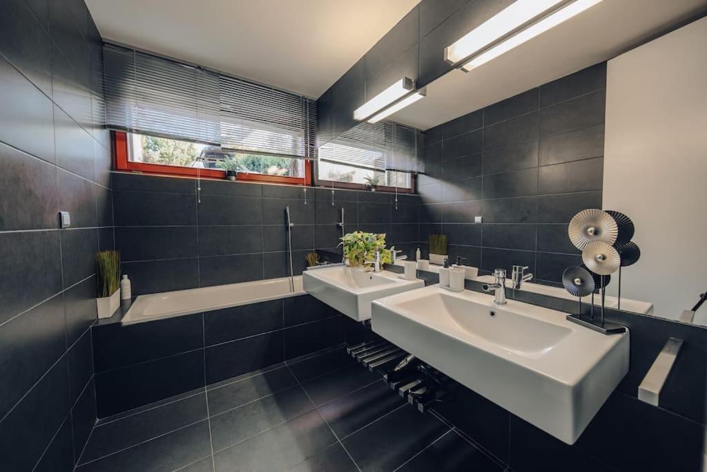Design Architect With 2 Appartamento Praga
