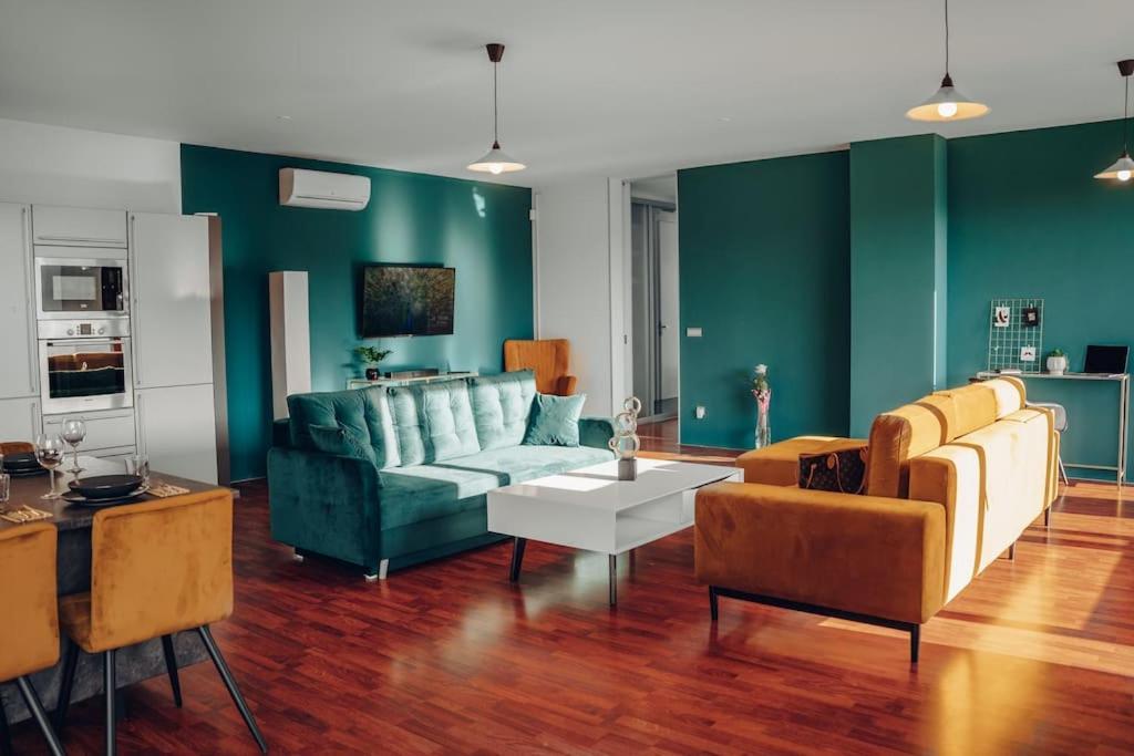 Design Architect With 2 Apartament *