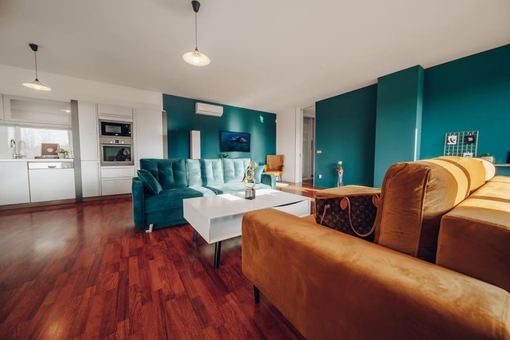 Design Architect With 2 Apartament *